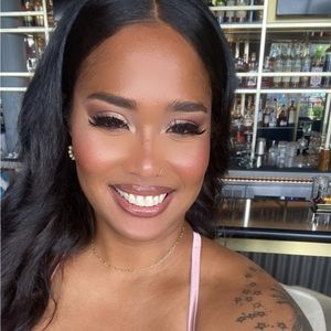 Meet your Posher, Monique